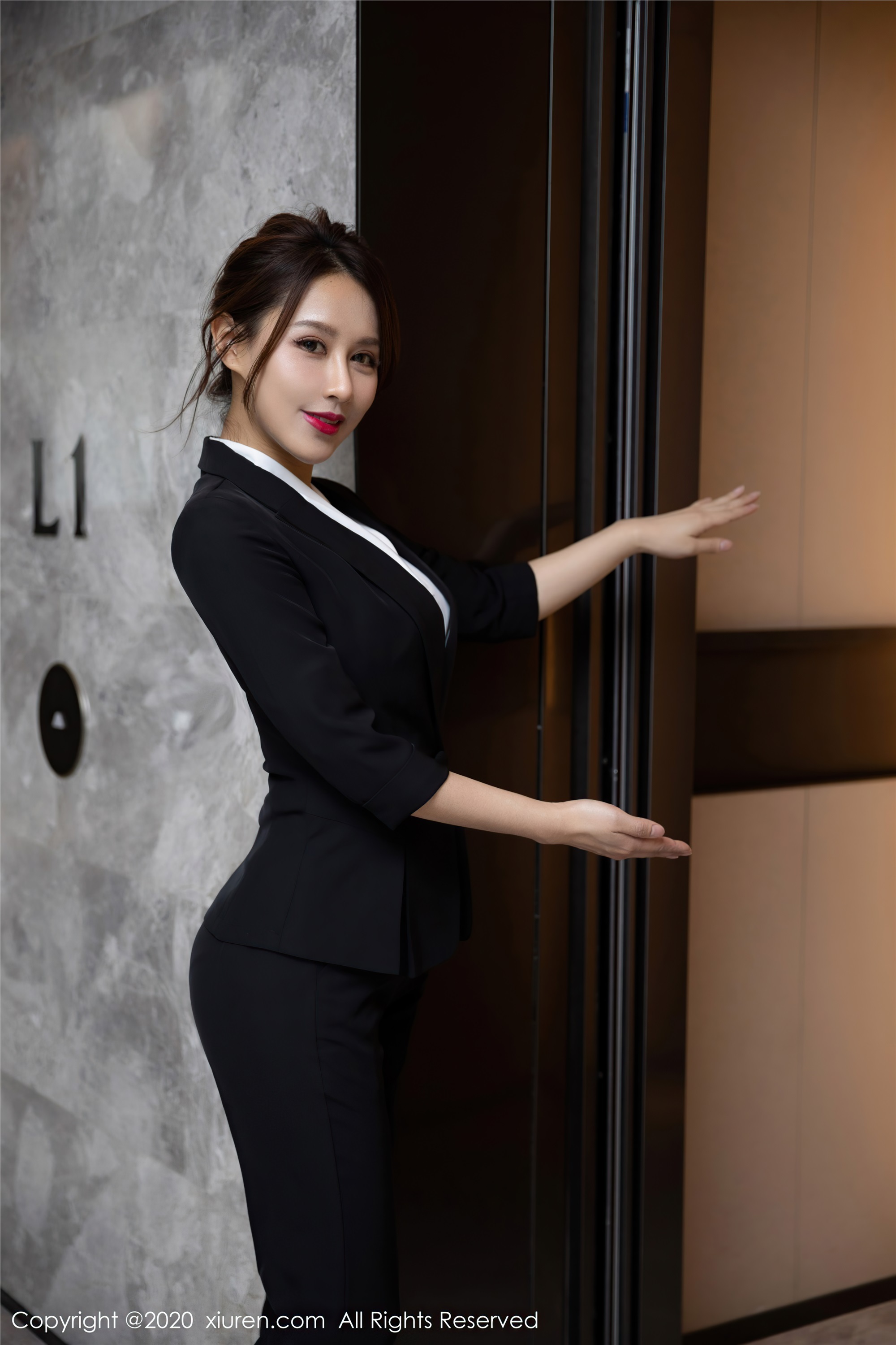 秀人网美媛馆 2020-09-21 Vol.2580 徐安安